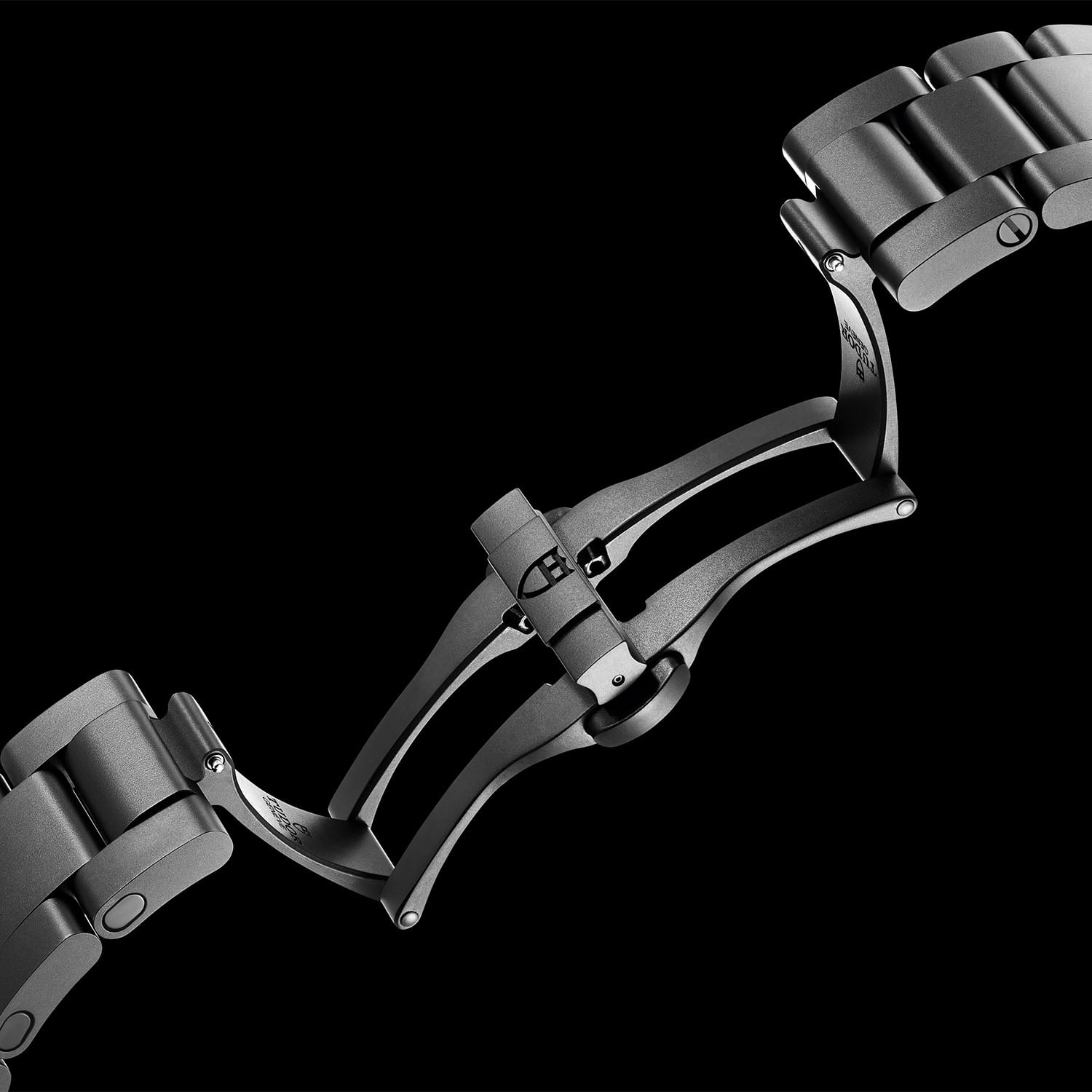 Black Bay Ceramic case profile, 13.55mm thickness, screw-down crown with Tudor shield and rotating ceramic dive bezel with white luminous numerals