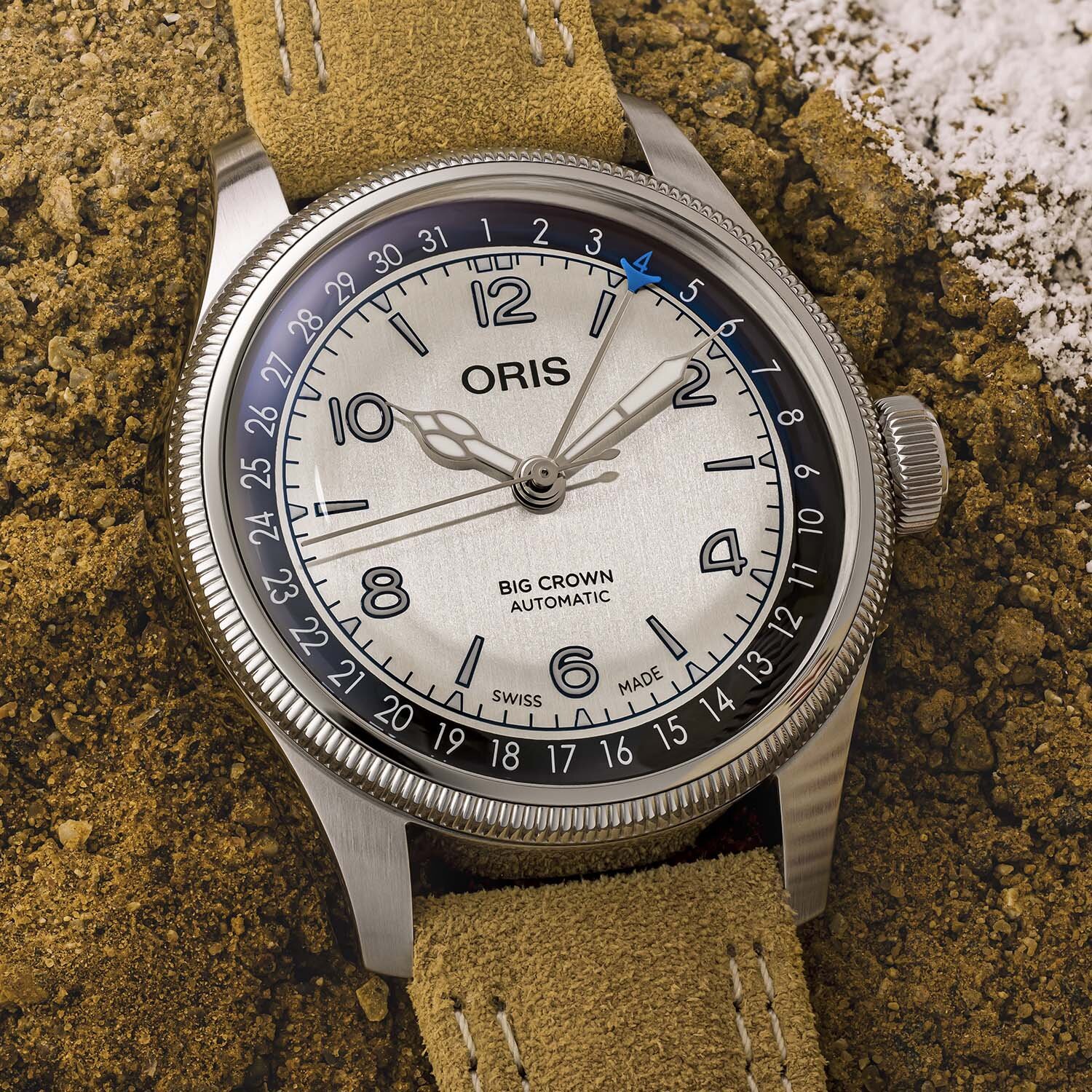 Dial macro of the Oris Lou Gehrig Big Crown Pointer Date, vertically brushed silver dial with blue-outlined applied Arabic numerals, cathedral hands, a peripheral date track and the blue-tipped pointer date hand