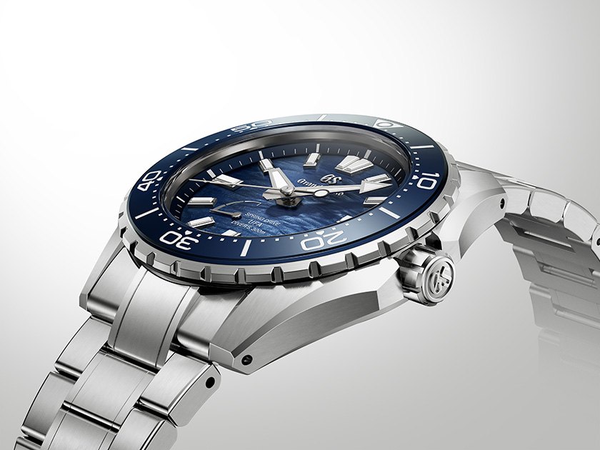 Profile of the SLGB023 in High-Intensity Titanium, blue unidirectional bezel and screw-down GS crown, brushed and polished case flanks with the titanium bracelet