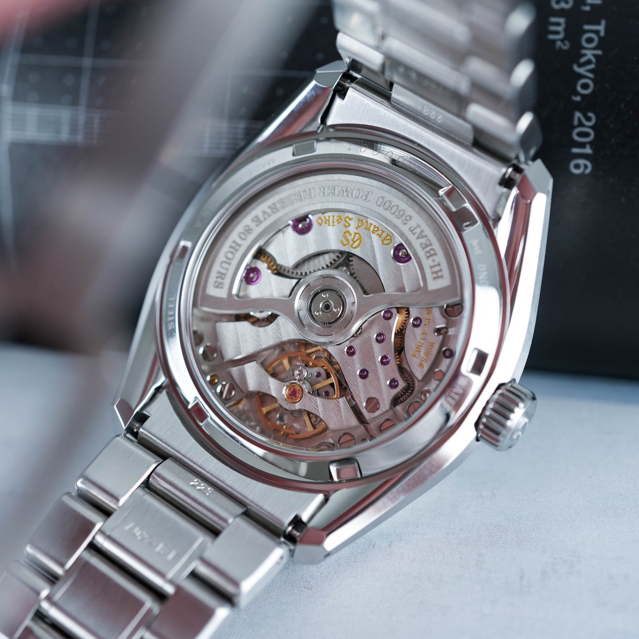 The in-house calibre 9SA5 Hi-Beat seen through the sapphire caseback of a Grand Seiko Evolution 9 Hi-Beat, with striped bridges, the free-sprung balance and the engraving HI-BEAT 36000 80 HOURS around the rotor