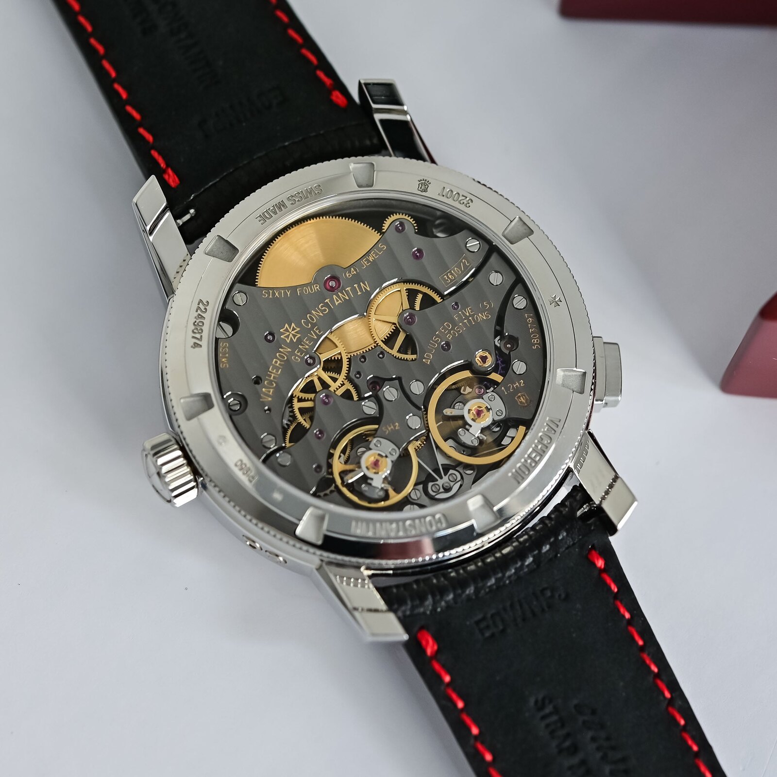 Sapphire caseback of the Vacheron Constantin Twin Beat ref. 3200T showing the calibre 3610 QP with two balance wheels for the 5Hz and 1.2Hz modes, gilded going trains and the engraving SIXTY FOUR 64 JEWELS, ADJUSTED FIVE 5 POSITIONS