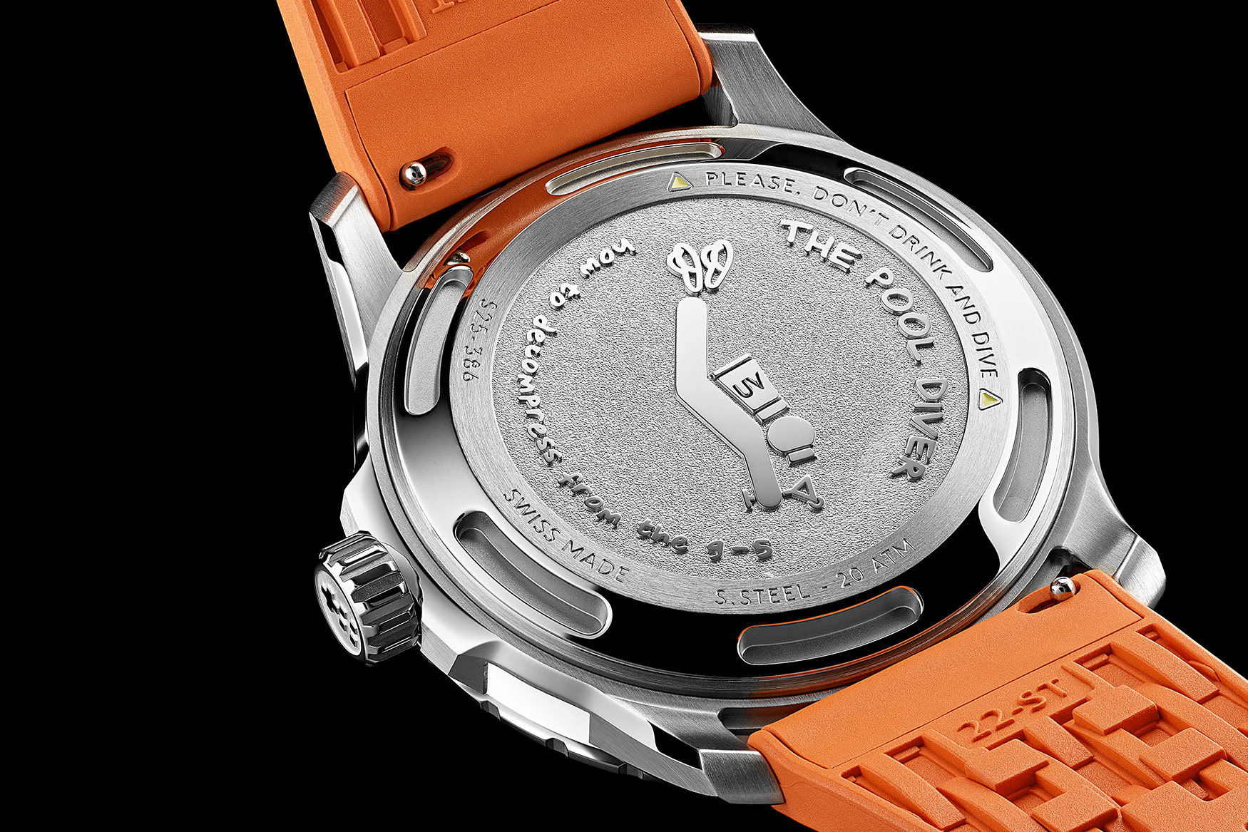 The four strap and bracelet options for the C60 Pool Diver, on orange, white and blue rubber Aquaflex straps and a three-link stainless steel bracelet, all with the white activity-labelled dial