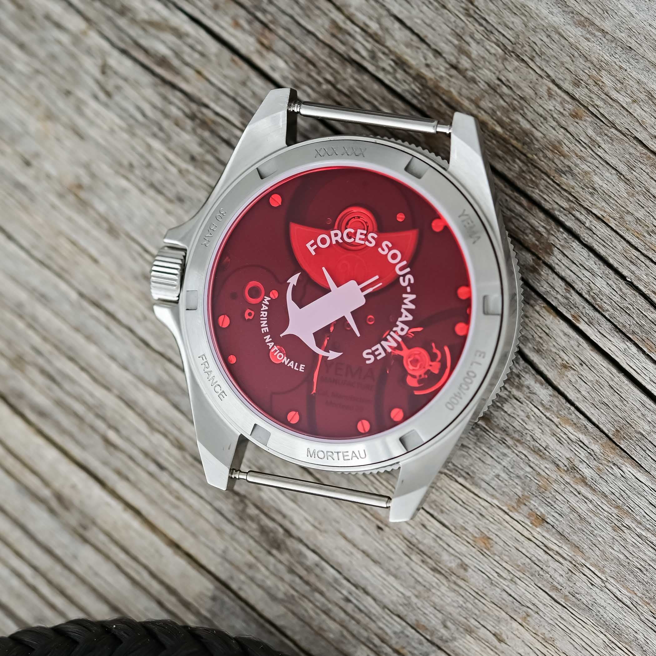 Caseback of the Navygraf Barracuda, a red-tinted sapphire crystal engraved with the FORCES SOUS-MARINES and MARINE NATIONALE submarine-force insignia, marked FRANCE, MORTEAU and the edition number out of 400, with the movement visible in red beneath