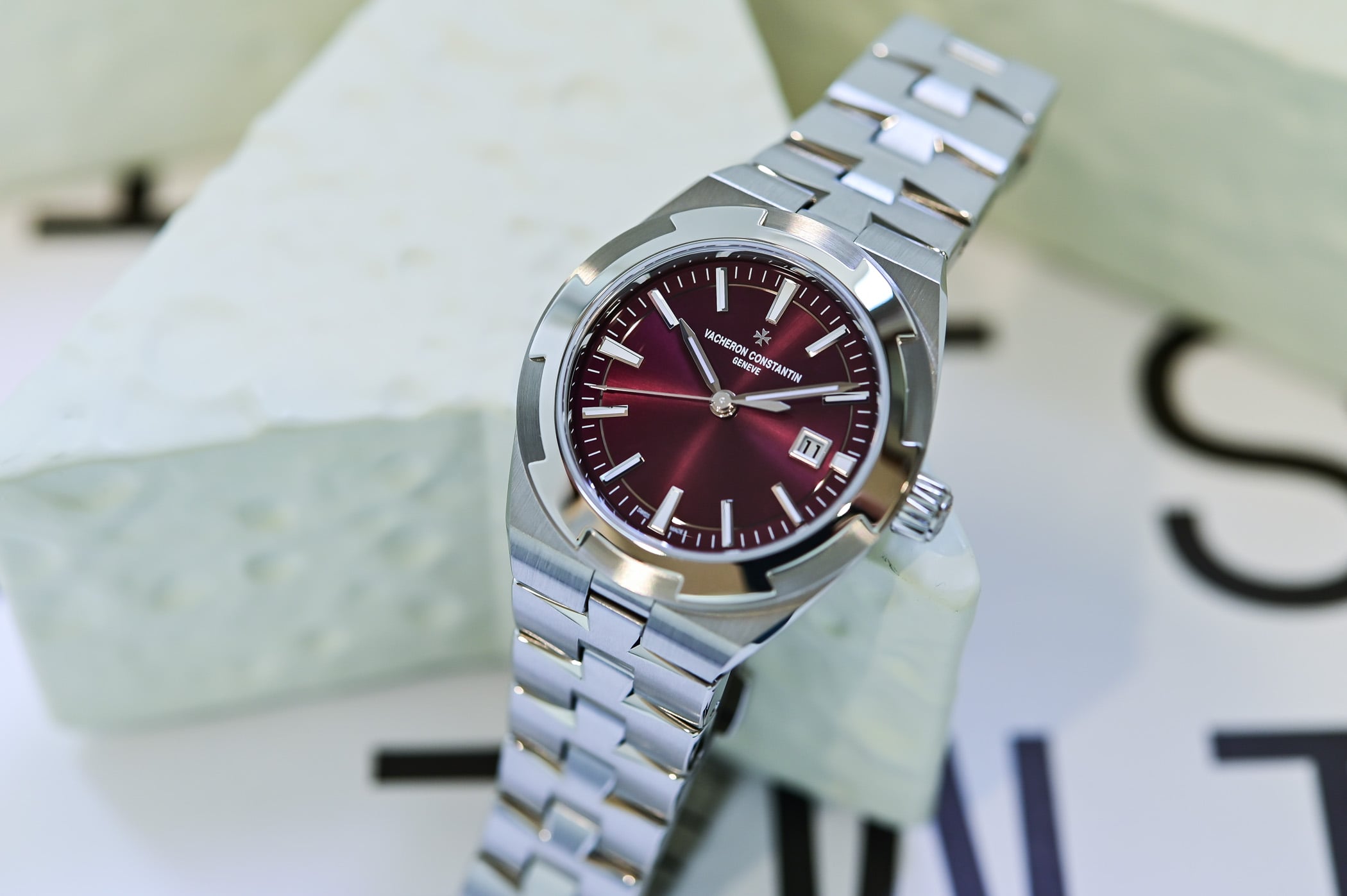 Vacheron Constantin Overseas Self-Winding 34.5mm in stainless steel, ref. 4600V/200A-H127, with a deep-red sunburst dial, date at three o'clock and integrated steel bracelet