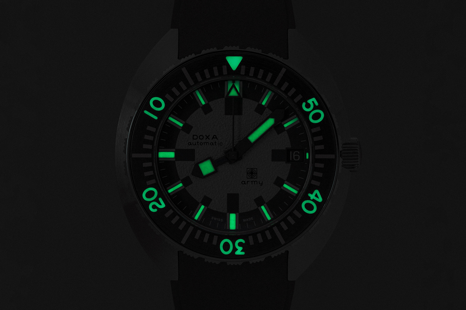 The DOXA SUB Army 200T for Hodinkee in the dark, green Super-LumiNova glowing on the markers, hands, bezel triangle and the 10 to 50 bezel numerals