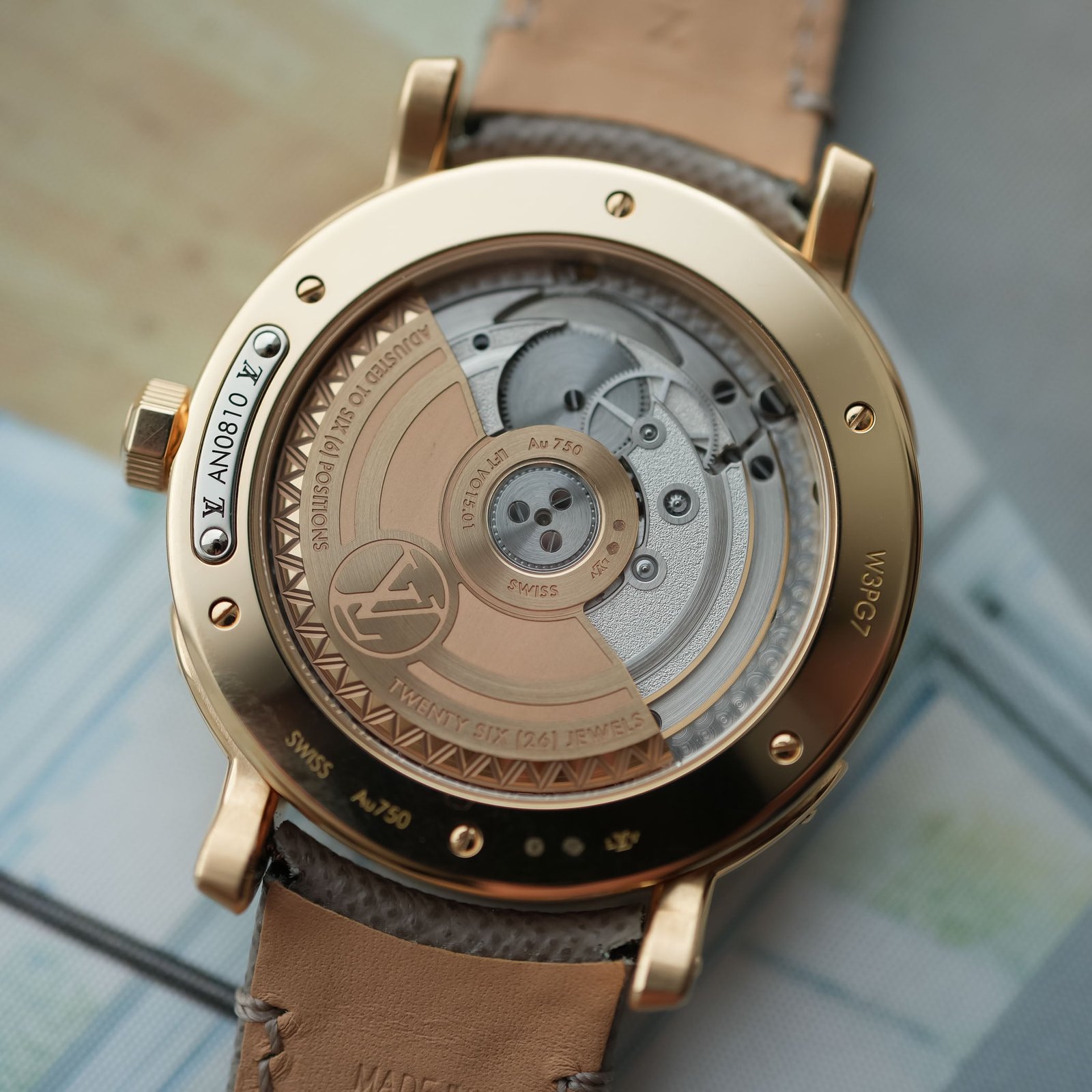 Caseback of the Escale Twin Zone, reference W3PG71, showing the in-house La Fabrique du Temps calibre LFT VO15.01 with a rose gold rotor engraved with the LV monogram and TWENTY SIX 26 JEWELS around an Au 750 gold ring