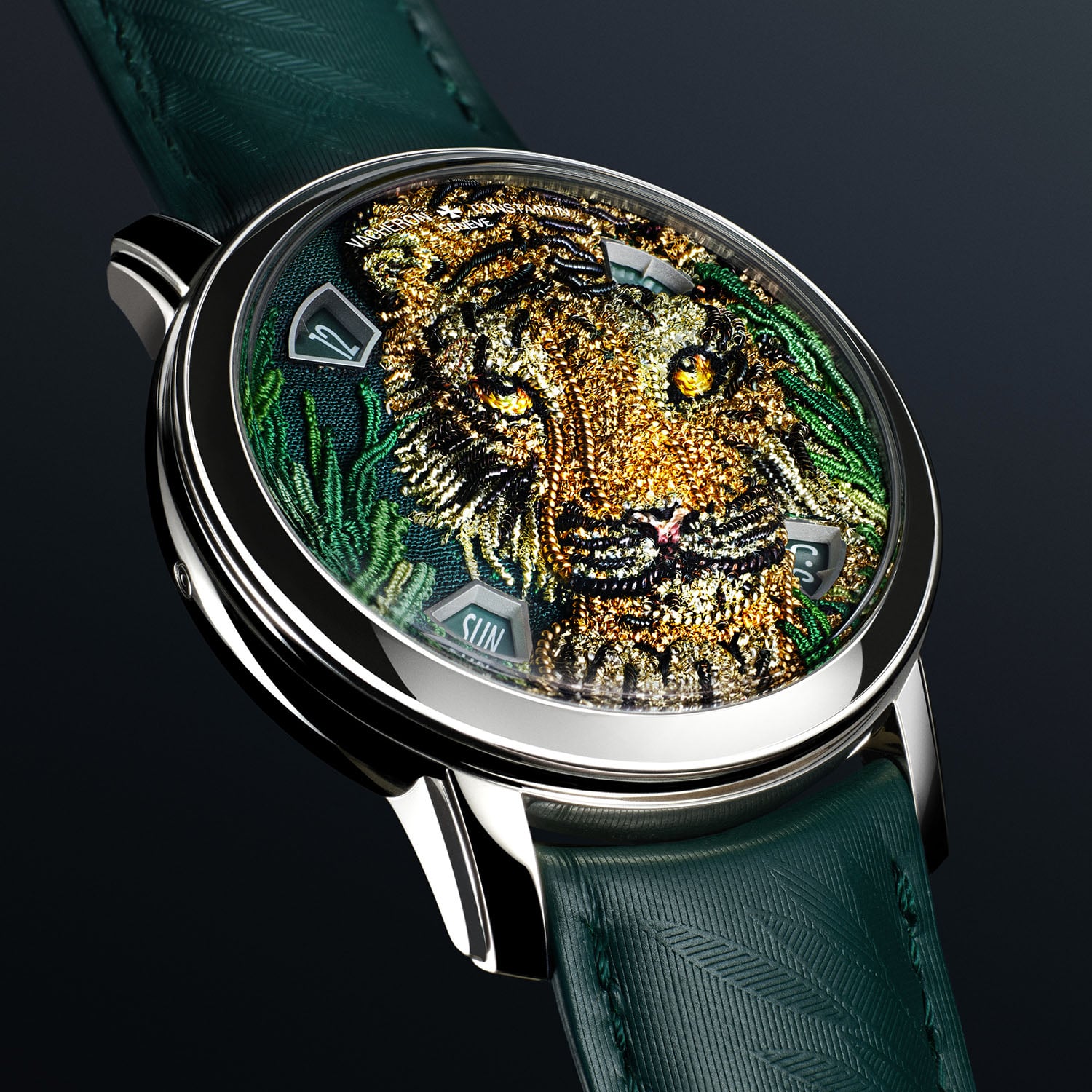 The sapphire caseback of one Animal Kingdom watch showing the calibre 2460 G4 and its 22k gold oscillating weight hand-engraved with the tools of the six artisans