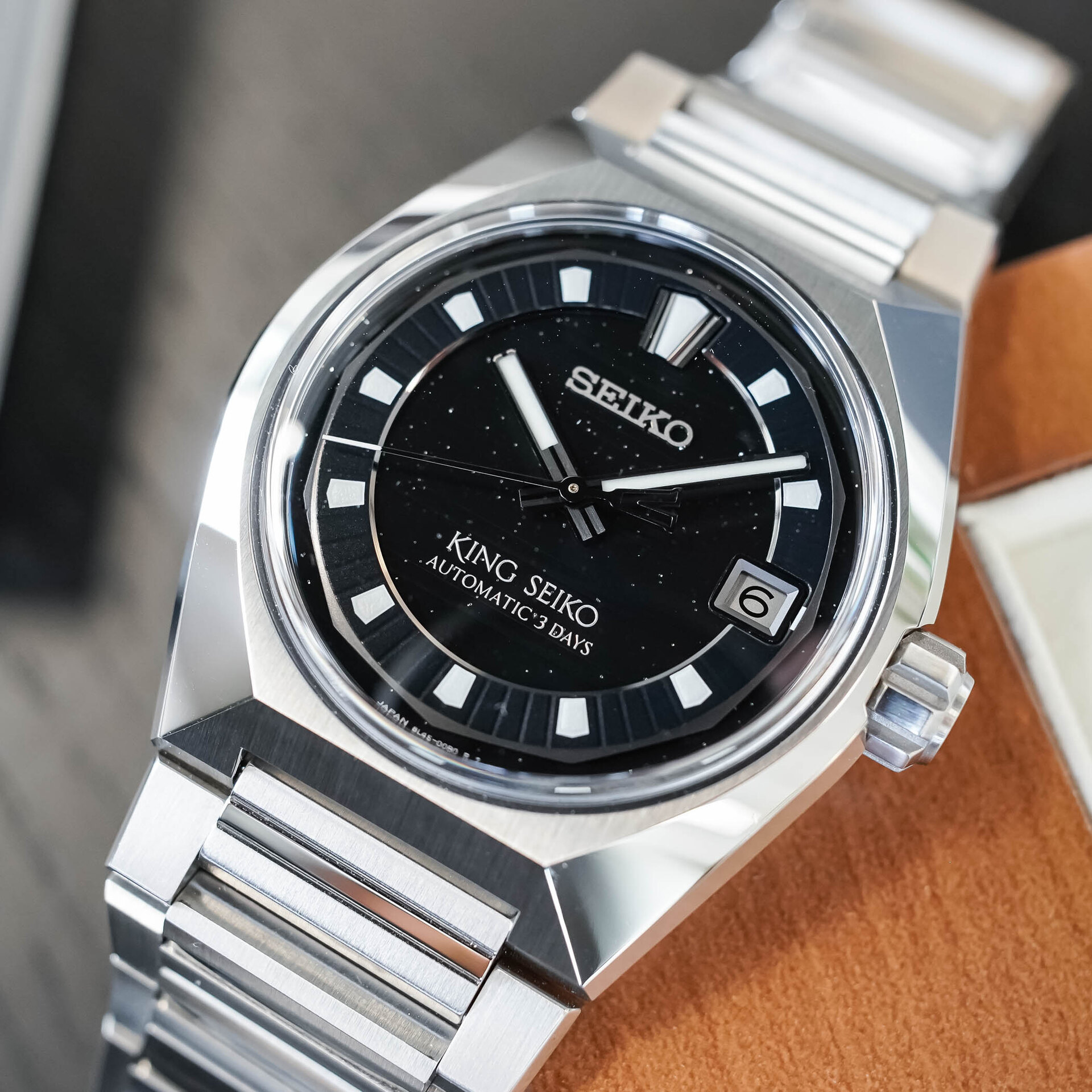 Dial macro of the King Seiko Vanac HKF005, the glitter-flecked night-sky surface, horizontal grooves, the applied V-marker at twelve and the KING SEIKO Automatic 3 Days text above six