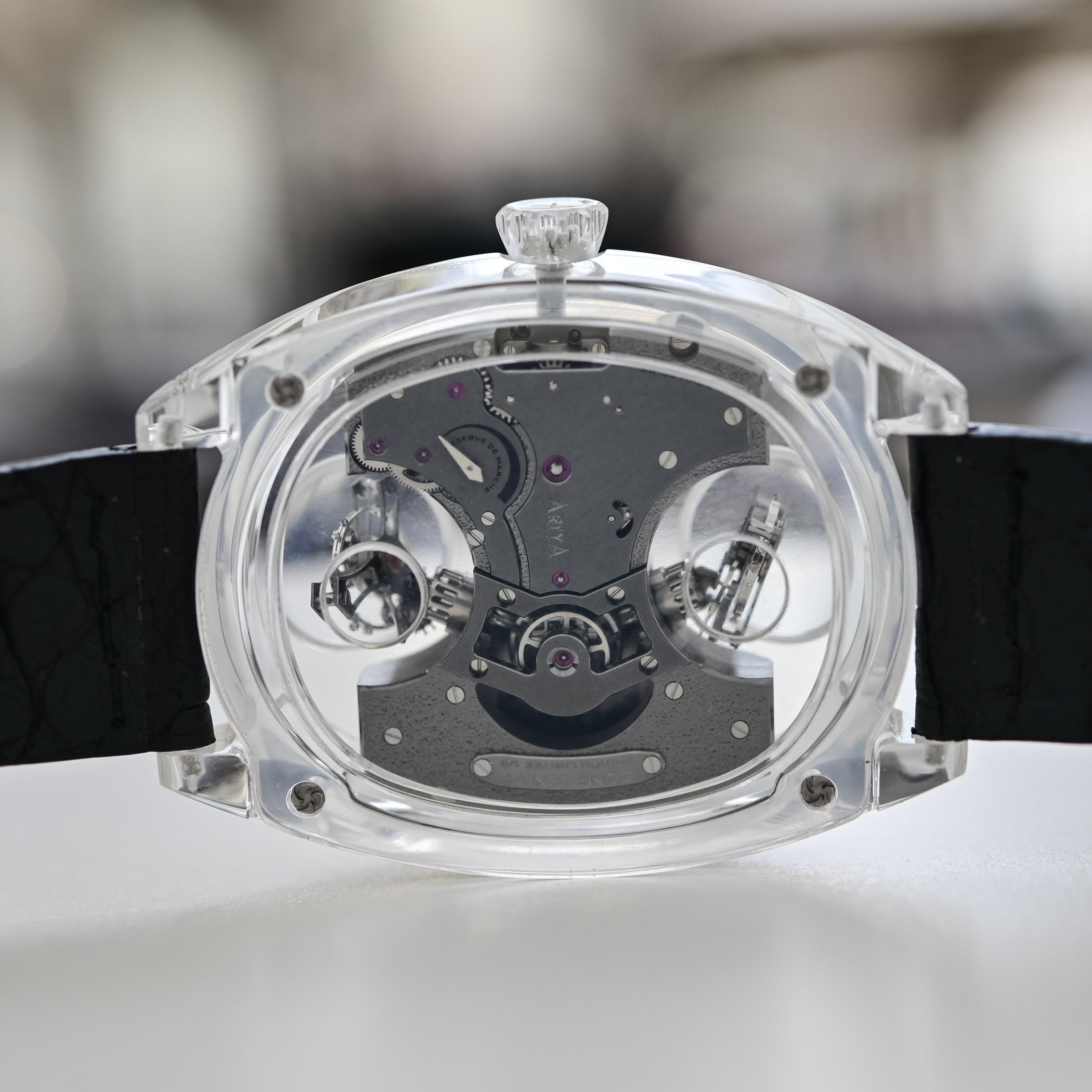 The sapphire caseback of the Complexity showing the black-rhodium movement, the differential at the centre, a power reserve display and the engraving édition limitée 1/9